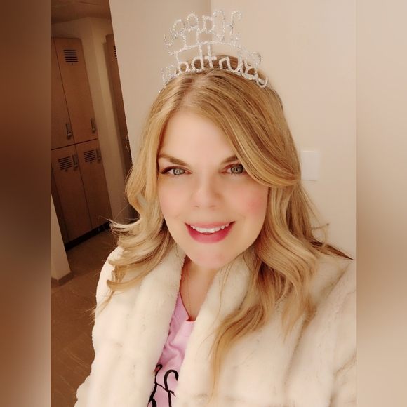 Meet your Posher, Pamela - Picture 3 of 5